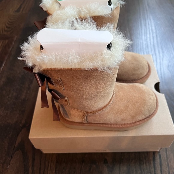 Ugg Toddler Kids T Bailey Bow II Ugg Color Chestnut Brown Suede Size 8 - Picture 4 of 8